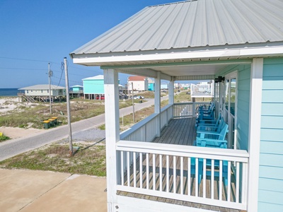 Front deck with unobstructed Gulf/beach views and seating