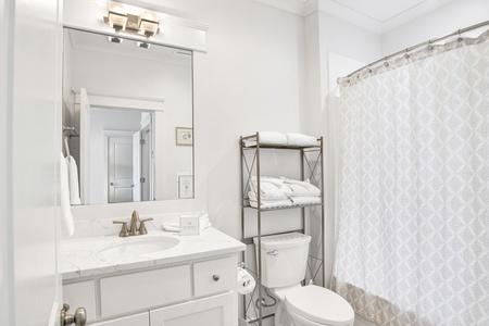 The private bathroom features a tub/shower combo