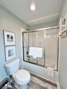 Featuring a tub/shower combo