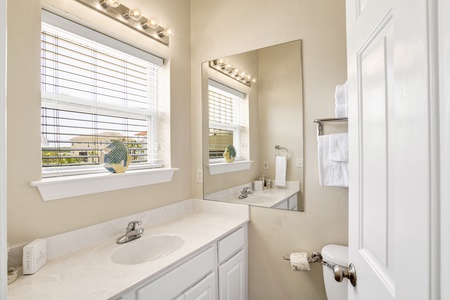The private bathroom features a tub/shower combo