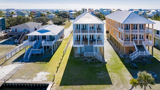 Bama Boat House South is 1 side of the duplex and pet-friendly