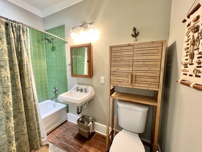 The private bathroom features a tub/shower combo