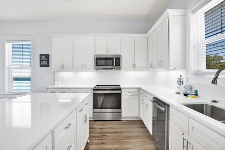 Summertime Blues I- fully equipped kitchen with double dishwasher and refrigerators