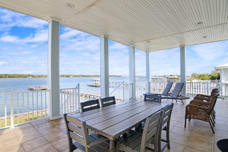 Covered outdoor dining-Bama Boat House South