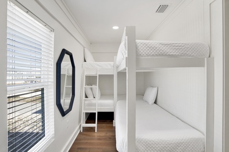Bedroom 3 sleeps 4 guests in 4 twin built-in bunks