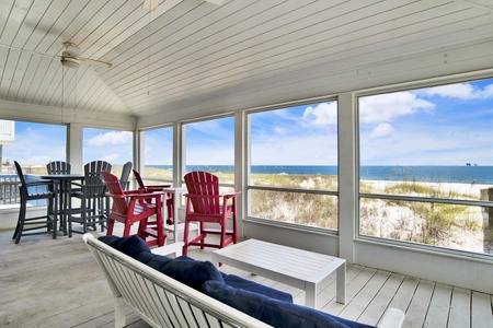 Located directly on sugary white beaches in Fort Morgan