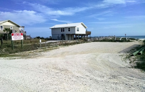 Parking available at the beach access