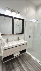 Double vanity in the master bathroom