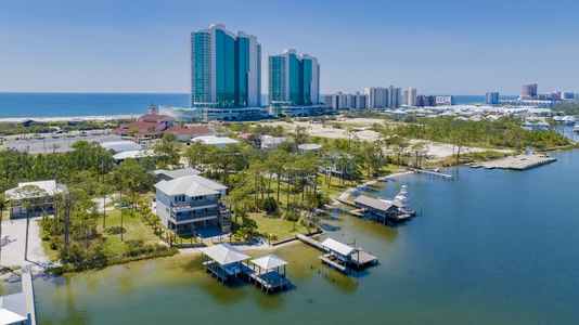 Brand new construction completed in 2022- Private Pool in 2024