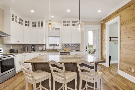 Gorgeous features throughout