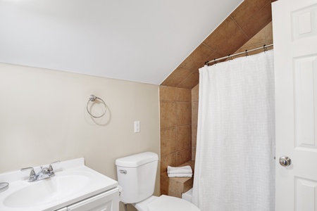 The Jack and Jill bathroom offers a tub/shower combo