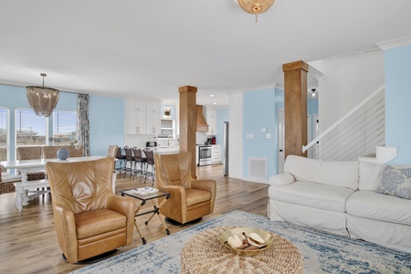 Beautifully decorated and open concept living on the 1st floor