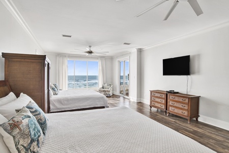 Bedroom 7 comes with a TV, Gulf views, ceiling fan and a private bathroom