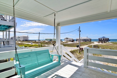 Just steps from the beautiful beaches of Fort Morgan