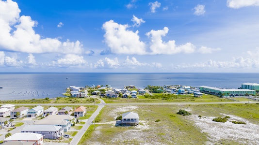 Nestled directly between the Gulf and Mobile Bay