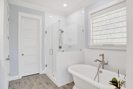 Luxury en suite master bathroom with walk-in shower and tub