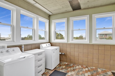 Full size laundry room