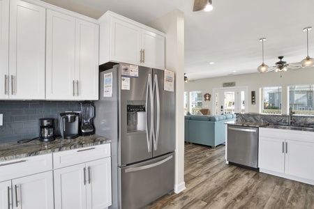 Fully-equipped kitchen with all large and small appliances