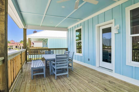 Covered porch with outdoor dining