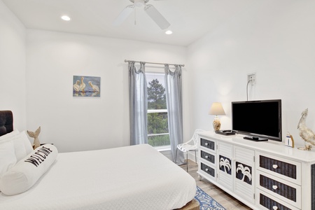 Guest bedroom 1 offers a Queen bed and TV