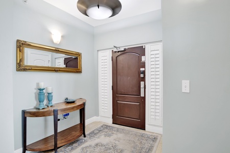 Private entry accessible through the enclosed corridor of the complex