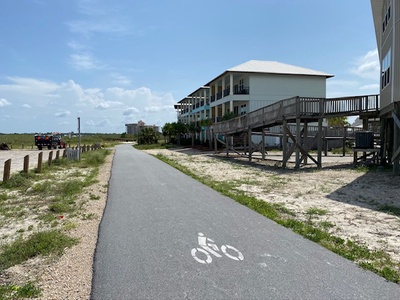 Walking and bike bath along the Lagoon at Pass Time Cottages