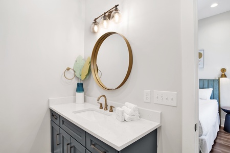 Private bathroom for bedroom #6
