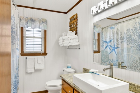 Shared guest bath with a tub/shower combo