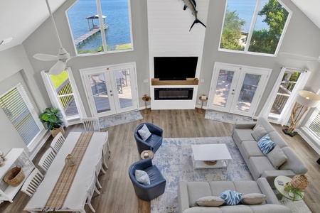 The open living concept offers plenty of space for up to 10 guests