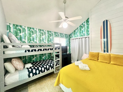 Hello Sunshine: 2nd floor guest bedroom  sleeps 4 in a queen bed and a twin bunk bed