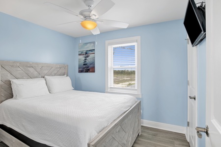 Bedroom 2, queen bed, TV