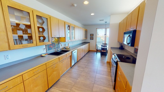 Fully equipped kitchen and kitchen dining