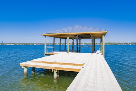 Large deck area at the end of the pier