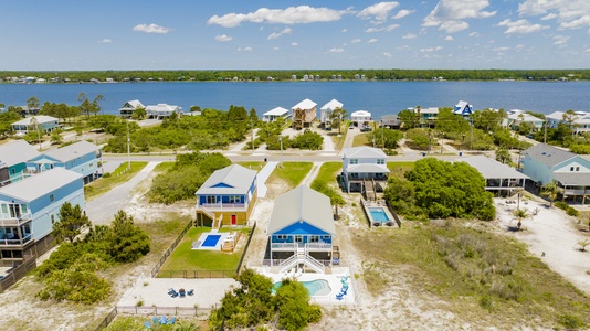 The best of both worlds! Nestled right between the Gulf and Little Lagoon