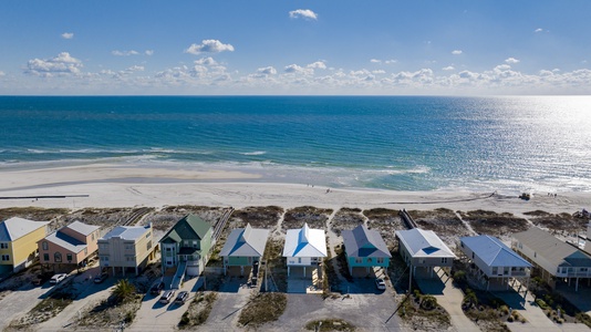 Family Tides is a beachfront home with 3 bedrooms and 2 bathrooms