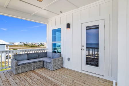 2nd floor balcony sitting area