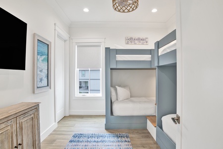 This guest bedroom offers 2 sets of bunk beds and a TV