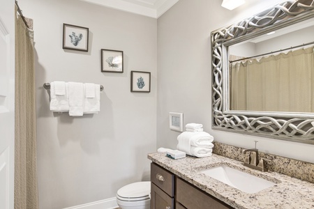 The private bathroom features a tub/shower combo