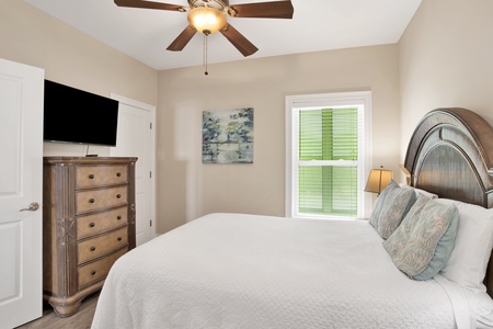 Sea Shell Bedroom 1  - 1st floor has a TV and an attached bath with a hall entrance
