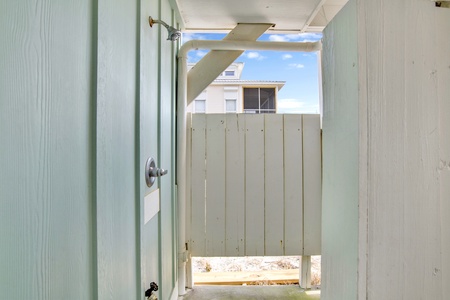 Outdoor enclosed shower