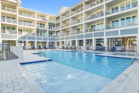 Zero entry pool and splash pad