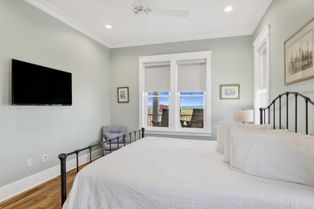 Offering a King bed, sleeping 2 guests