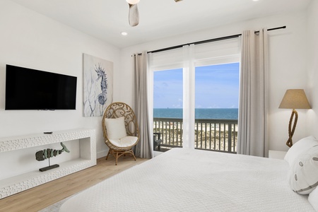 The master bedroom accommodates 2 guests and has a TV