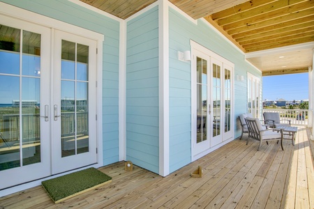 Entrance into the main floor of Summertime Blues II