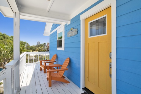 Vibrant beach cottage, perfect for your next stay