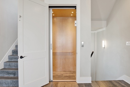 Elevator to all floors