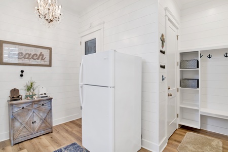 Additional refrigerator- great for beverages