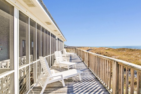 Open lounge area for sunbathing