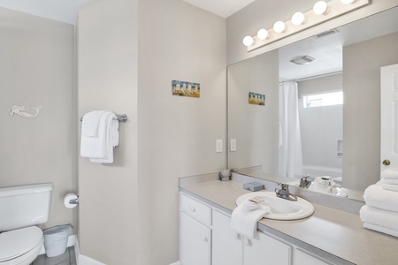 Private master bath with a tub/shower combo
