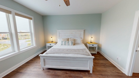 Master bedroom, 2nd level, king bed, private bath